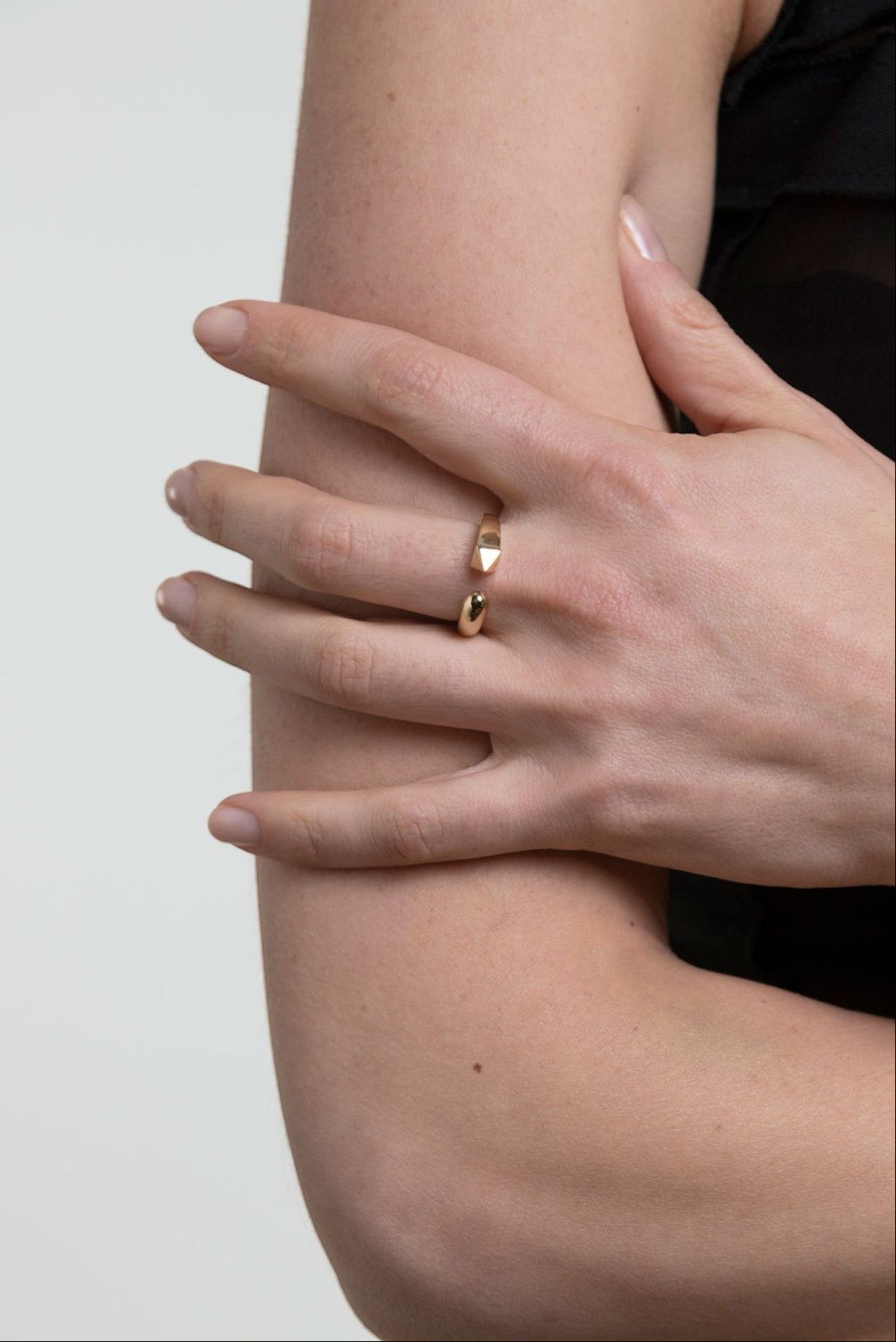 Anello Peruffo | Loop Stud Ring